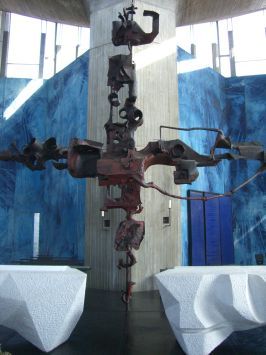 Emmerich : Hansastraße, Heilig-Geist-Kirche, Schrottkreuz